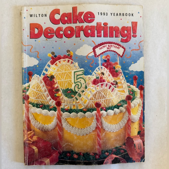 WILTON YEARBOOK Cake Decorating Collection - Picture 8 of 14